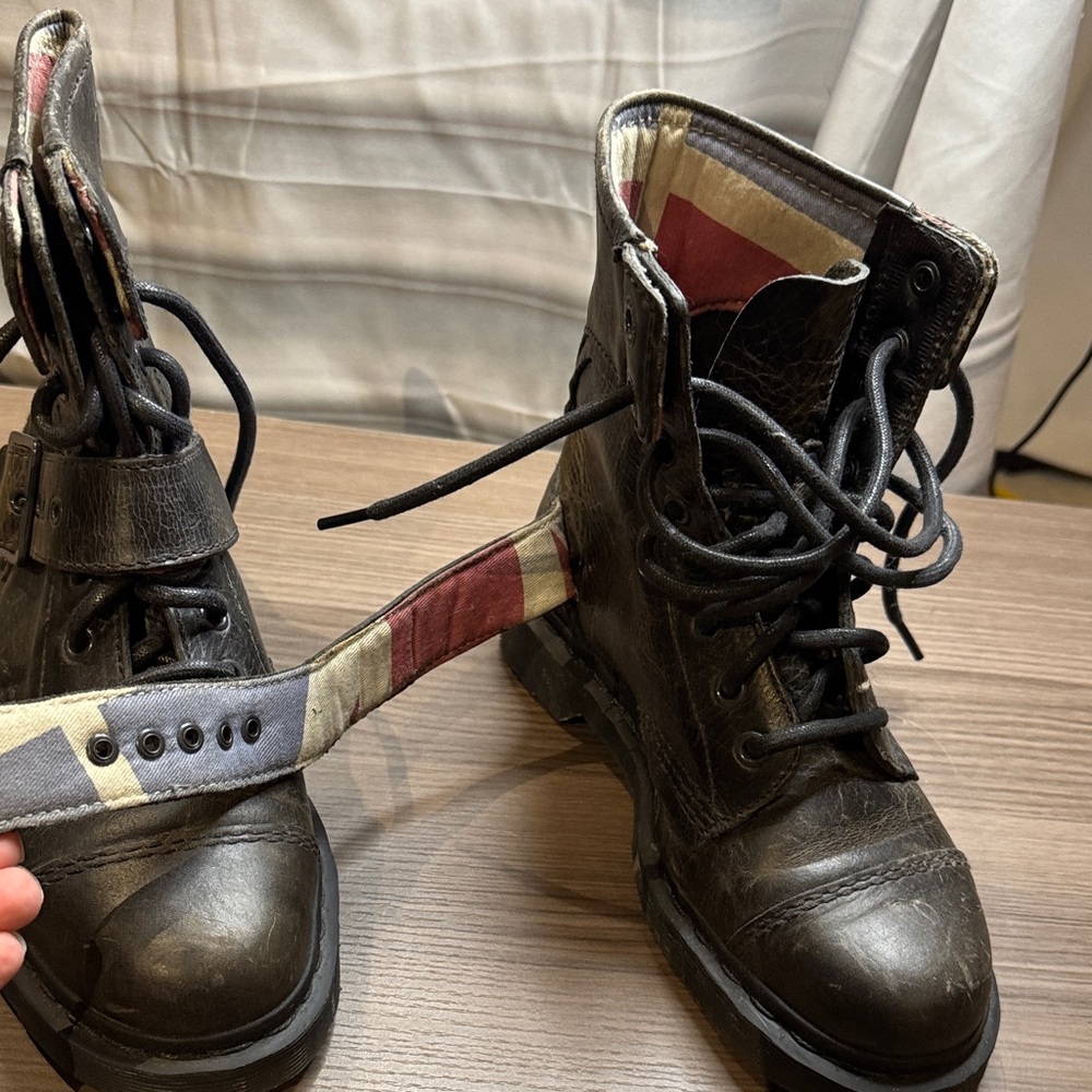 Dr. Martens Charcoal Leather Lace Up Boots - Picture 4 of 10